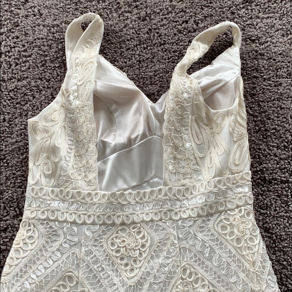ADORABLE WHITE DRESS - Picture 3 of 6